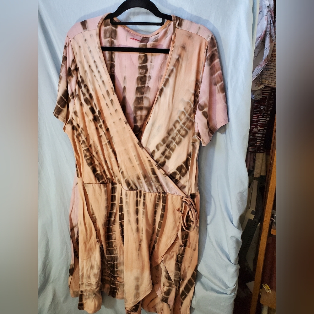 White Mark Women's Tie-Dye Faux Wrap Dress - Picture 3 of 8